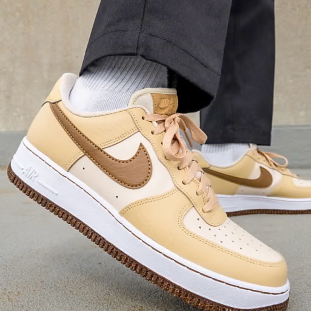 Nike Women’s Neutral Low-Top Sneakers in Cream and Brown - Picture 7 of 11